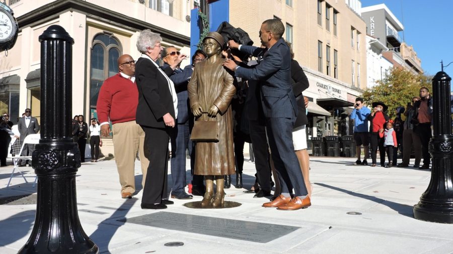 Montgomery unveils Rosa Parks statute