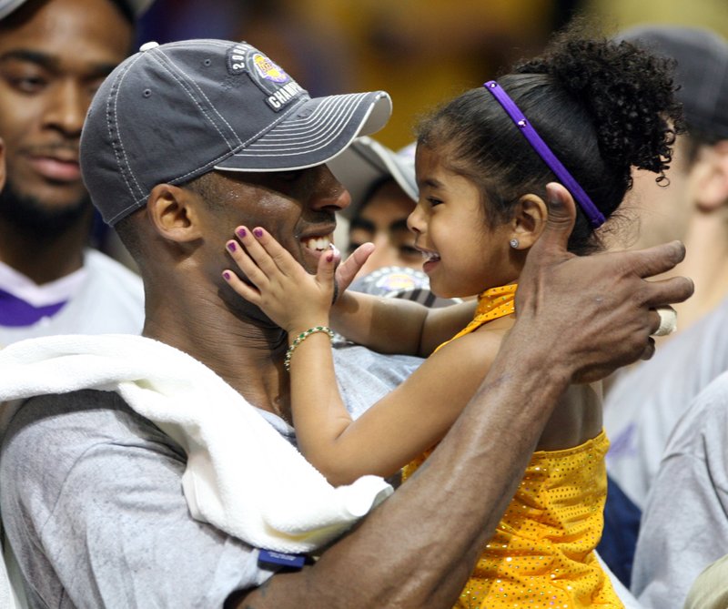 Los Angeles Lakers guard Kobe Bryant (24) points to a player behind him after making a basket in the closing seconds against the Orlando Magic in Game 2 of the NBA basketball finals, in Los Angeles on June 7, 2009. 