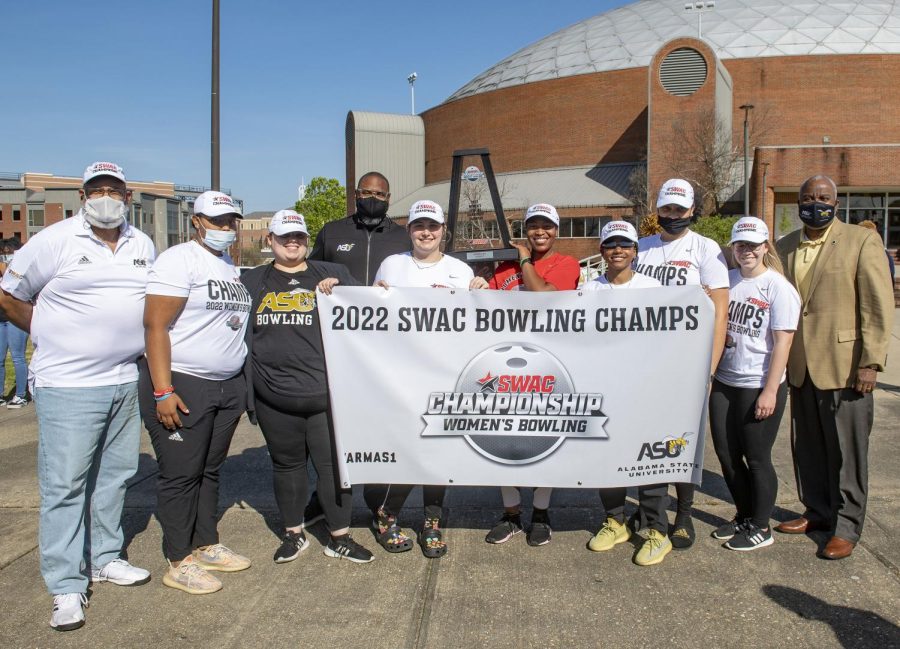 The Southwestern Athletic Conference Bowling Champions, the Alabama State University Hornets, arrive home from Arlington, Texas after beating the Southern University Jaguars on March 27.  Pictured are Head Coach Andrew Chatmon, Savanna Razor, Bailee Chapman, Athletic Director Jason Cable, Emily Price, Emani Davis, Lyric O’Steen, Alahna Degray, President Quinton T. Ross, Jr., Ed.D. 