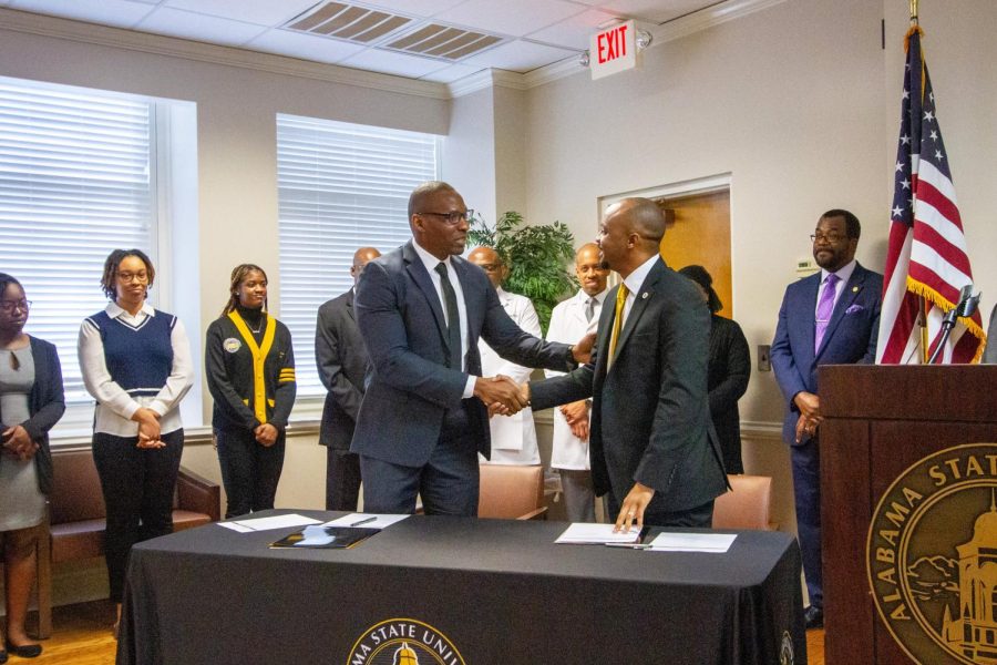 Provost and Vice President of Academic Affairs Carl S. Pettis, Ph.D., shakes hands with Provost and Vice Chancellor of Academic Affairs Gilbert Singletary after signing a historic MOU between both schools.