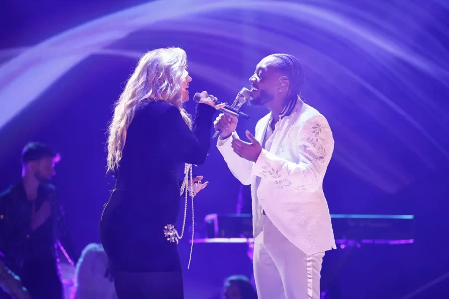 Kelly Clarkson sings a duet with Montgomery resident D.Smooth during part II of the The Voice season 23 finale.