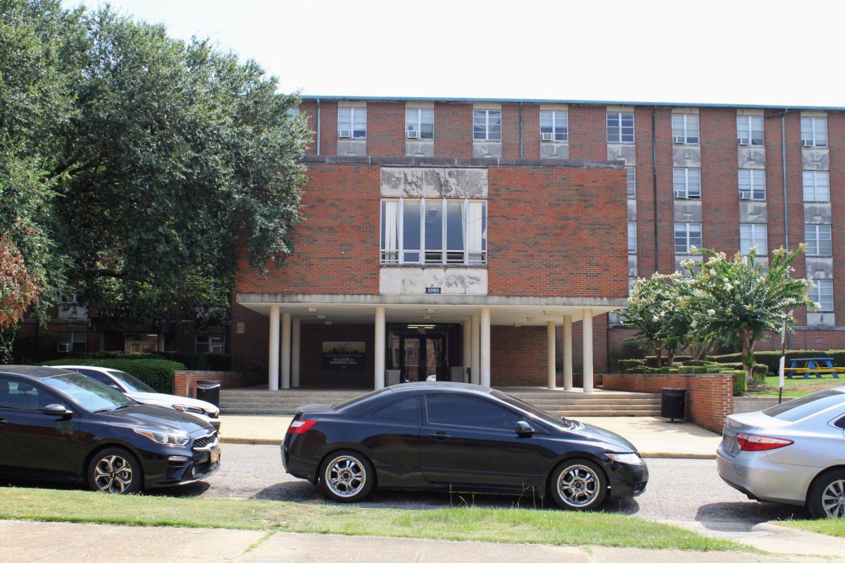 Simpson Hall provides accommodations to returning male students. Sitting atop one of the campus knolls, this 4 and ½ story brick property was built in 1966. 