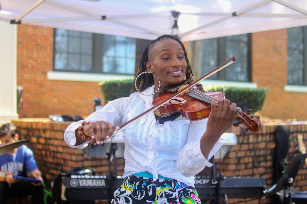 Leading contemporary jazz violinist Brooke Alford performs with students during Homecoming