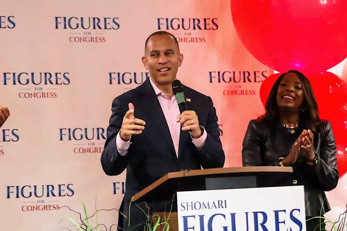 Hakeem Jeffries urges the audience to support Shomari Figures, praising him as a prepared leader who will represent their interests in Congress.
Jeffries serves as the minority leader in the House of Representatives. 