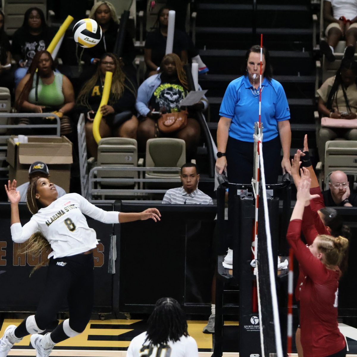 Women's volleyball team loses all three sets in game against the Troy University Trojans